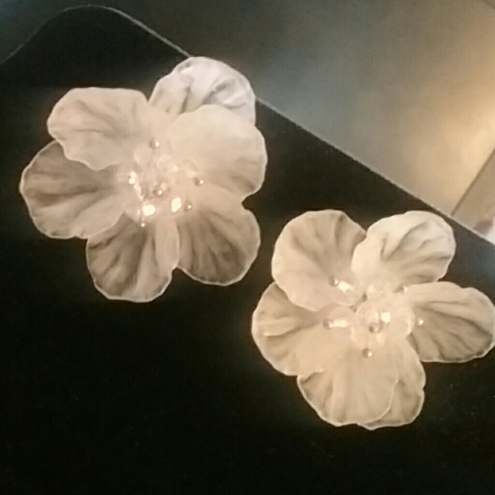 Clear Carved Petal & Crystal Bead Flower Earrings